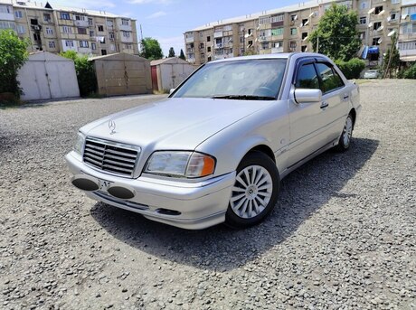 Mercedes C 200