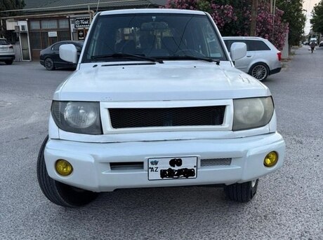 Mitsubishi Pajero io 1999