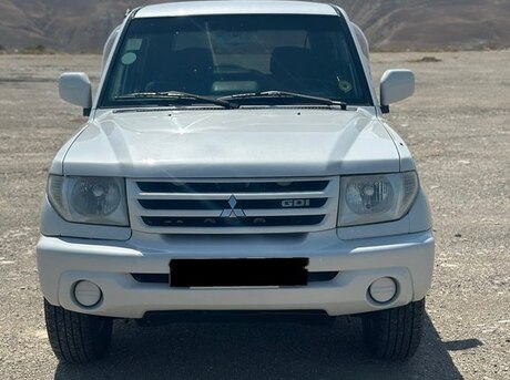 Mitsubishi Pajero io
