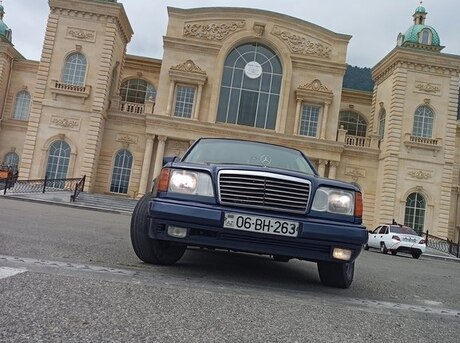Mercedes E 220 1986