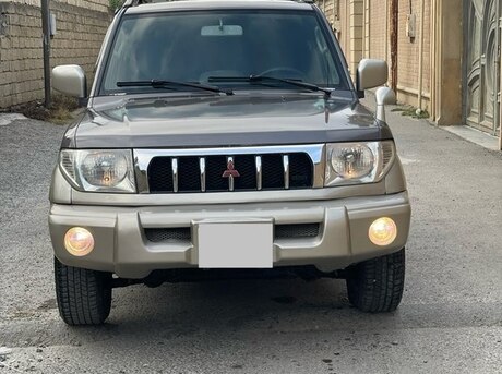 Mitsubishi Pajero io 1999