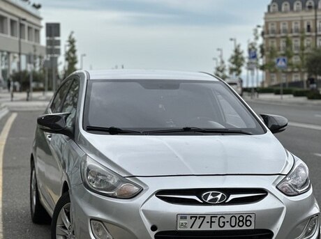Hyundai Accent 2012