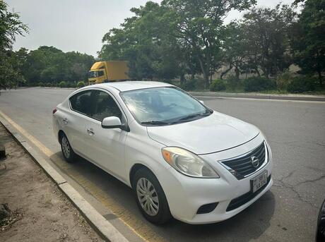 Nissan Versa 2011