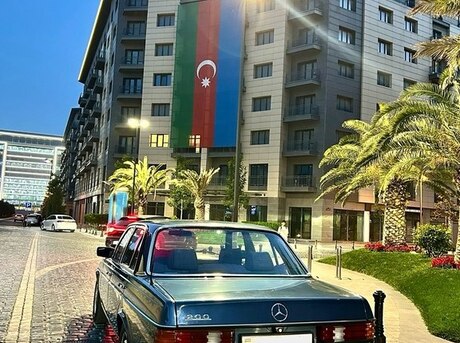 Mercedes E 200 1984