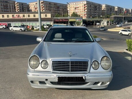 Mercedes E 240