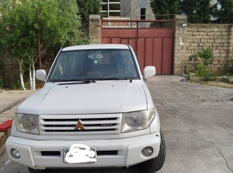 Mitsubishi Pajero io 1999