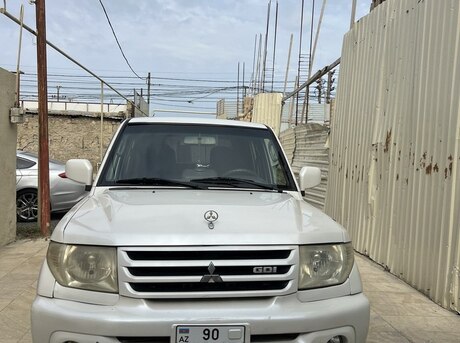Mitsubishi Pajero io 2000