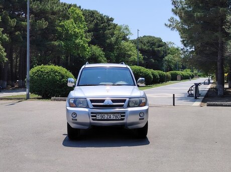 Mitsubishi Pajero 2005