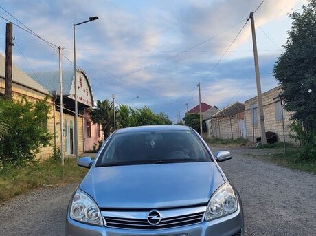 Opel Astra 2011