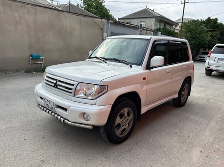 Mitsubishi Pajero io 1999