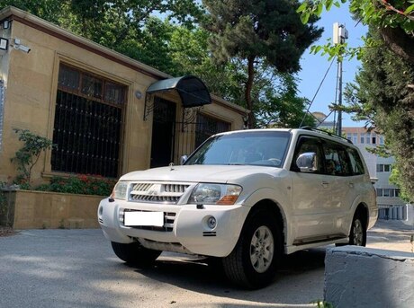 Mitsubishi Pajero 2004