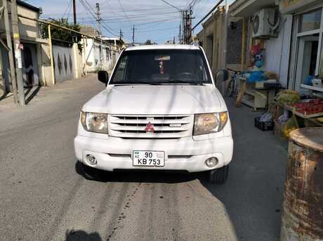 Mitsubishi Pajero io 2000