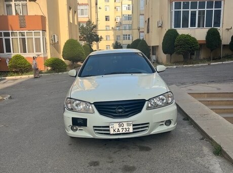 Nissan Sunny 2010