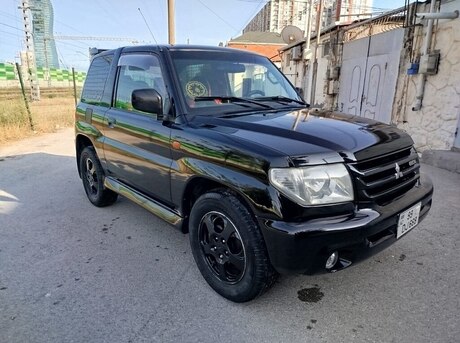 Mitsubishi Pajero io 2000