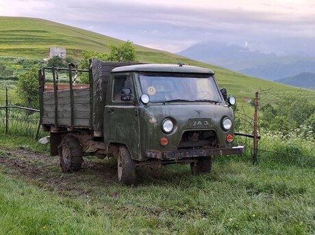 UAZ 452
