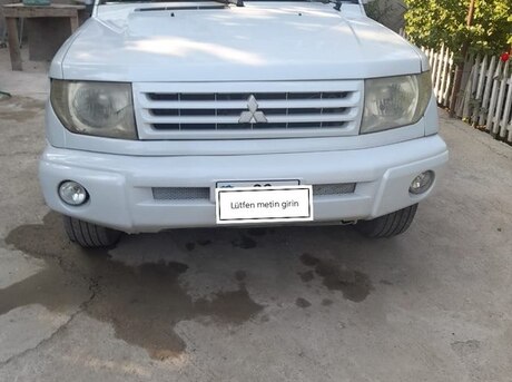 Mitsubishi Pajero io 1999