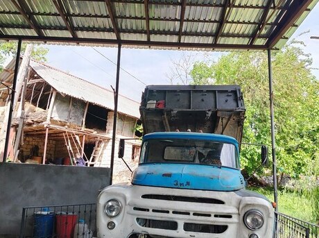 ZIL 130