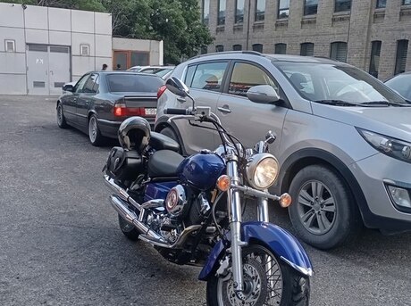 Yamaha XVS1300A Midnight Star