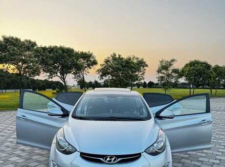 Hyundai Elantra 2012