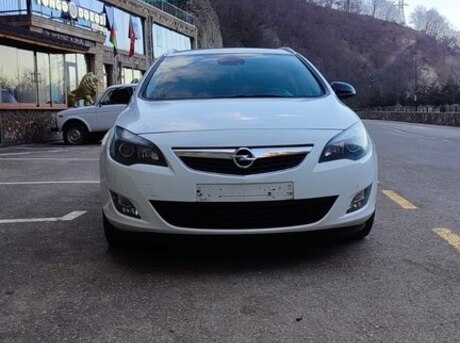 Opel Astra 2011