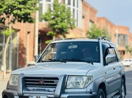 Mitsubishi Pajero io 1999
