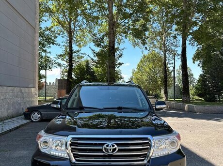 Toyota Land Cruiser 2011