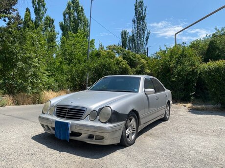 Mercedes E 240 2000