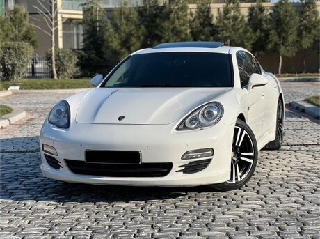Porsche Panamera 4