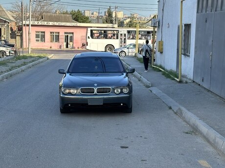 BMW 745