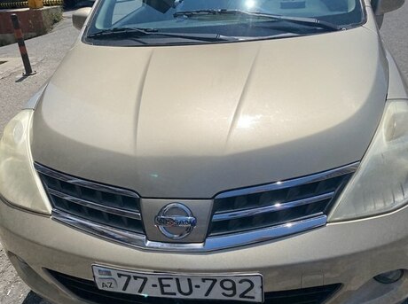 Nissan Tiida 2011