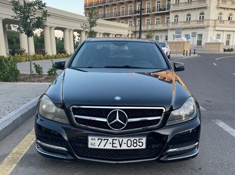 Mercedes C 200