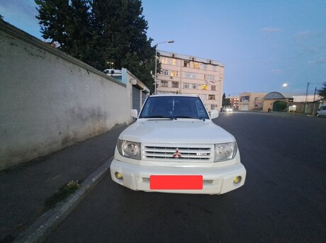 Mitsubishi Pajero io 1999