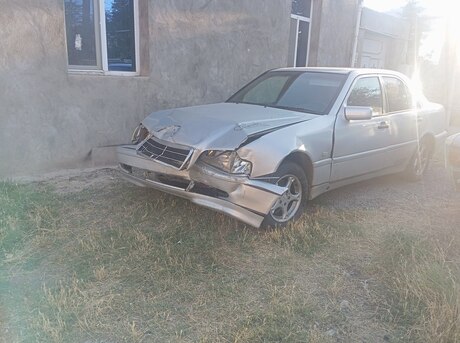 Mercedes C 180