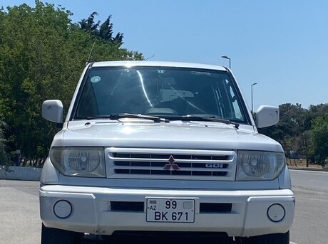 Mitsubishi Pajero io 1999