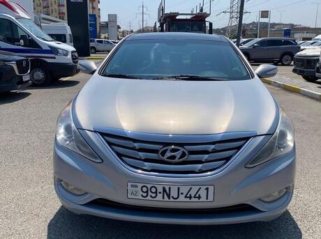Hyundai Sonata 2011