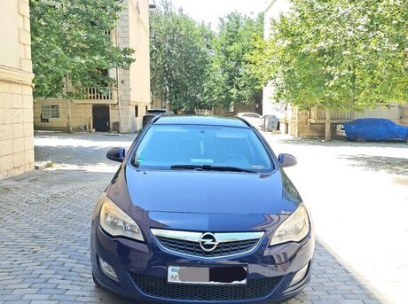 Opel Astra 2011