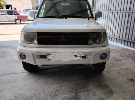 Mitsubishi Pajero io 1999