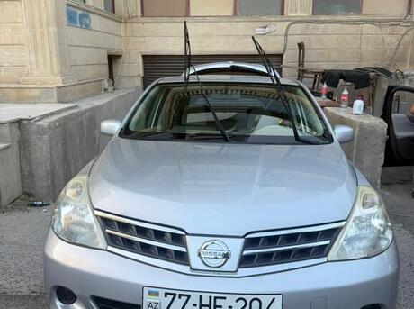 Nissan Tiida 2011