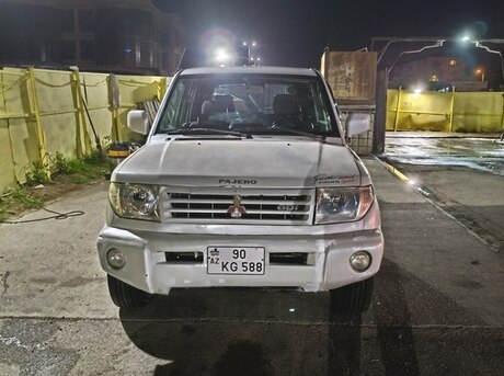 Mitsubishi Pajero io 1999