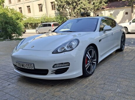 Porsche Panamera 4