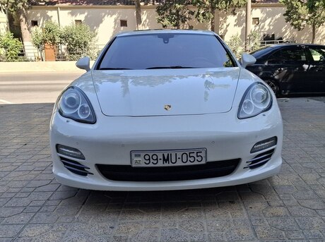 Porsche Panamera 4