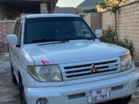 Mitsubishi Pajero io 2000