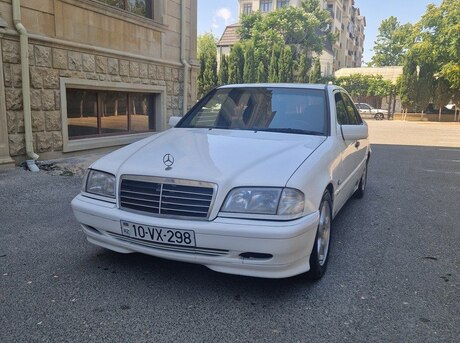 Mercedes C 200