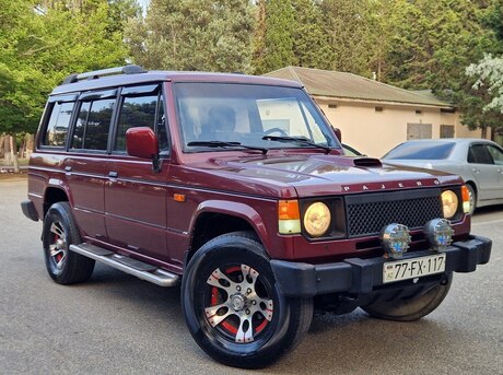 Mitsubishi Pajero 1990