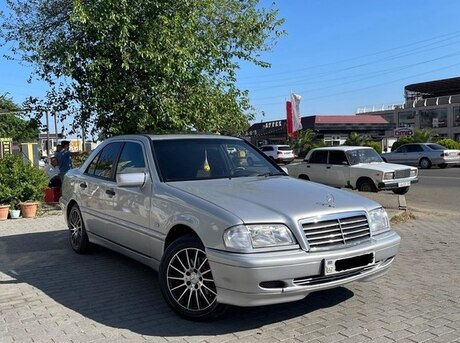 Mercedes C 200