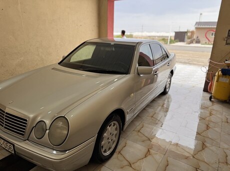 Mercedes E 240 1999