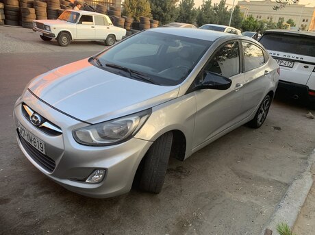 Hyundai Accent 2012