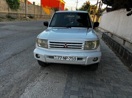 Mitsubishi Pajero io 2001