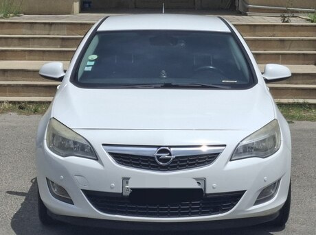 Opel Astra 2011