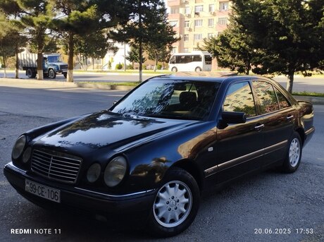 Mercedes E 240
